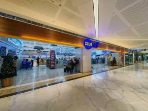 1BR Condotel with Balcony at FAME Residences #FM41