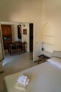 Friendly & small 1-BR apt with beautiful terrace