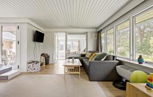 2 Bedroom Nice Home In Store Fuglede