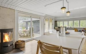 2 Bedroom Nice Home In Store Fuglede