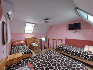 Kis vízparti házikó