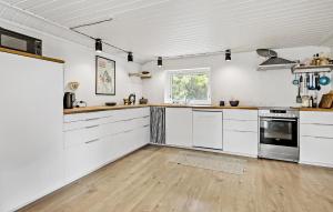 2 Bedroom Nice Home In Store Fuglede