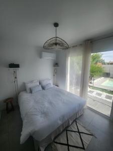 Sejours chez l'habitant Chambre Armelle, chambre privee avec acces piscine : Chambre Double
