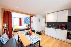 Bunter Hund Apartments - Zentrales Apartment, Parkplatz, Wintergarten, Kinderzimmer