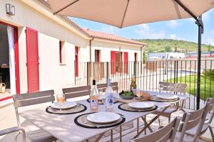 Villas Residence Les volets rouges - Duplex de standing avec piscine : photos des chambres
