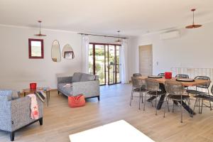 Villas Residence Les volets rouges - Duplex de standing avec piscine : photos des chambres