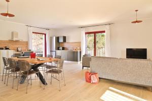 Villas Residence Les volets rouges - Duplex de standing avec piscine : photos des chambres