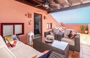 Luxury 3 bed Duplex Penthouse, 3 mins walk to the beach