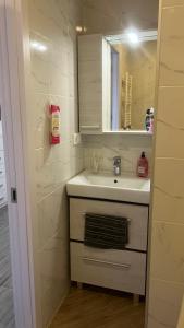 Metro city apartment Angisa 72