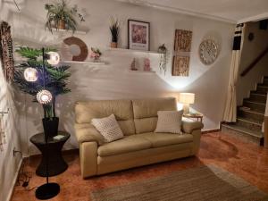 Holiday home in Costa Blanca - 3 bedroom house with pool sleeps 8, close to beach