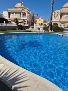Holiday home in Costa Blanca - 3 bedroom house with pool sleeps 8, close to beach