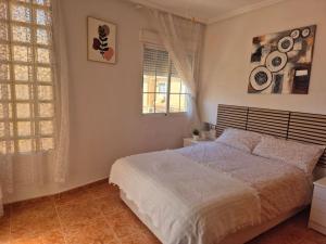 Holiday home in Costa Blanca - 3 bedroom house with pool sleeps 8, close to beach