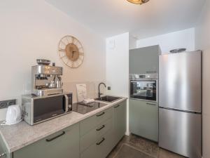 Appartement élégant à Huez avec balcon et parking - FR-1-645-60