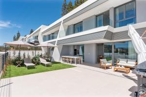 ViVi Homes - Marisol Pool, Sauna, Gym, Spa & Beach