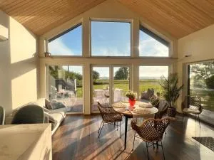 Saaremaa majake mere ääres - Vintri