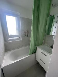 Appartements Spacieux Appartement Familial - 10 mnt du RER B : Appartement 3 Chambres