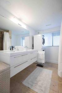 OCEAN FRONT 2 BEDROOM SUITE with STUNNING VIEWS