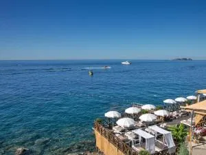 阿吉韦酒店 - 维克艾库塞