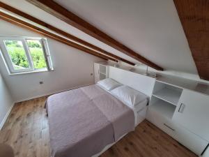 Apartments Šišević - Comfort Apartments with Balconies and Sea View - 3hvězdičkové hotely ve městě Slano