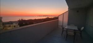 Penthouse dexception avec Rooftop vue mer et colline 3 chambres sur 2 étages 100m de la plage