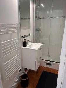 Renovated flat near Tour Eiffel