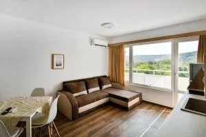 Asparuhovo 1BR free parking zone - Konstantinowo