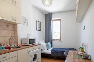 Central - Bright - Calm Studio for Solo Travellers