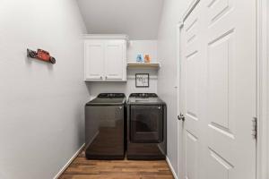 Extraordinary DFW Villa - Near Stadiums, Pool, Games & Fun