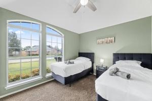 Extraordinary DFW Villa - Near Stadiums, Pool, Games & Fun