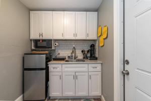 Cozy Comfy Studio with full sofa bed and kitchenette