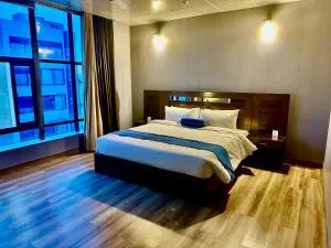 Luxury Apartment in DHA Phase 8, Near Allama Iqbal International Airport - Atāri