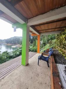 Hermosa cabaña frente al lago y la piedra 4