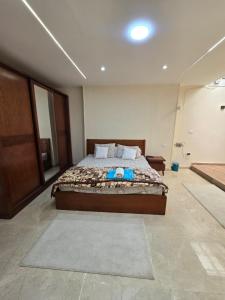 Hayat Pyramids house 75S