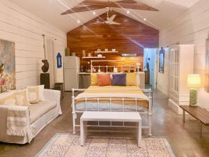 Ginger and Cacao, Luxury Villas and Cottage with Pool and Ocean Views