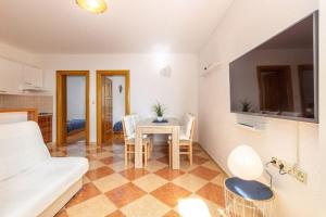 Appartement mit Terrasse und Meerblick 