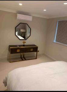 Spacious 2 bed 2 bath flat in KensingtonEarls Court