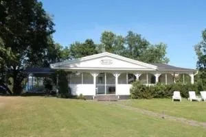 Paradiesische Villa mit Seeblick und Wintergarten - Alhammar