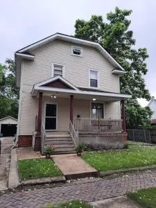 Located 1 mile from Downtown and Knox College - 马科姆