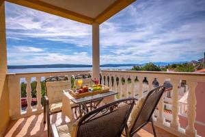 Appartement mit Balkon und Meerblick - b43504