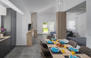 Awesome Home In Sveti Lovrec Pazenati 