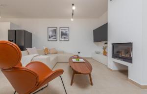 Lovely Home In Mandre With Heated Swimming Pool 