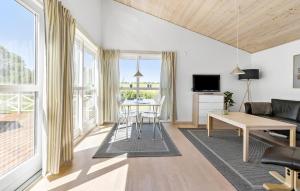 2 Bedroom Nice Home In Gudhjem