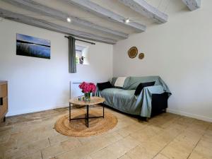Maisons de vacances Maison confortable avec jardin clos, wifi et parking, ideale pour se ressourcer en pleine nature - FR-1-591-612 : photos des chambres