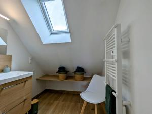 Maisons de vacances Maison confortable avec jardin clos, wifi et parking, ideale pour se ressourcer en pleine nature - FR-1-591-612 : photos des chambres