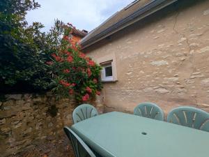 Maisons de vacances Maison confortable avec jardin clos, wifi et parking, ideale pour se ressourcer en pleine nature - FR-1-591-612 : photos des chambres