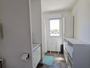 Appartement T3 avec grande terrasse et vue sur les Albères - FR-1-732-85