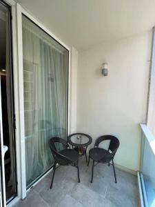 Студия с боковым видом на море