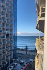 Студия с боковым видом на море