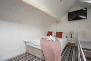 3 bed city centre, FREE parking, Contractors, Long Stays