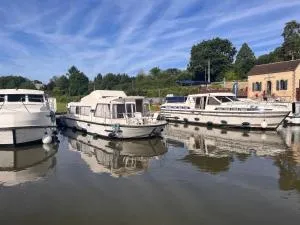 Séjour insolite en bateau sur le canal à Châtillon-en-Bazois, 8 personnes - API-1-46-25 - Maux